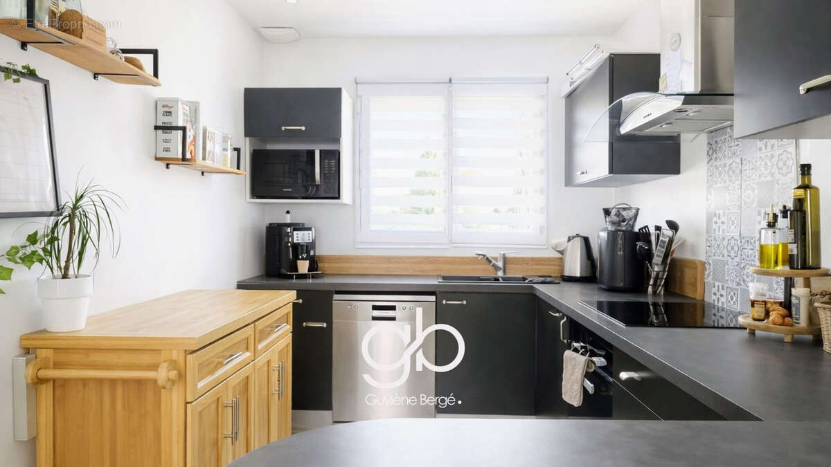Paulhan : Maison contemporaine avec jardin, terrasse et garage - photo 6