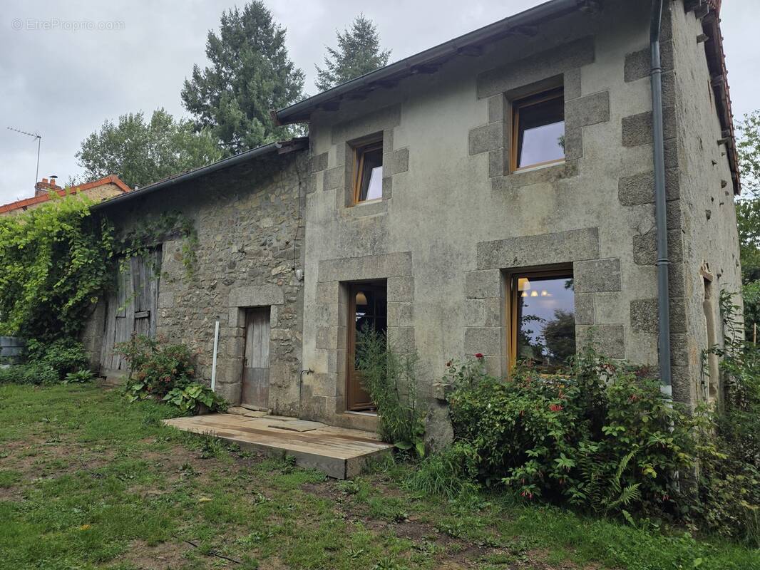 Maison à SAINT-LAURENT-LES-EGLISES