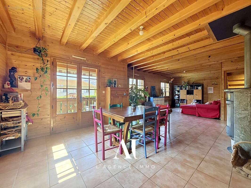 Maison à CESSY