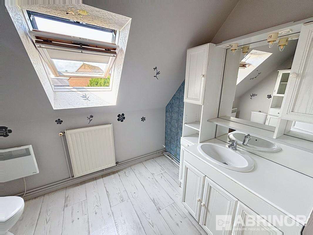 Maison individuelle en briques bâtie sur 697 m² - photo 8