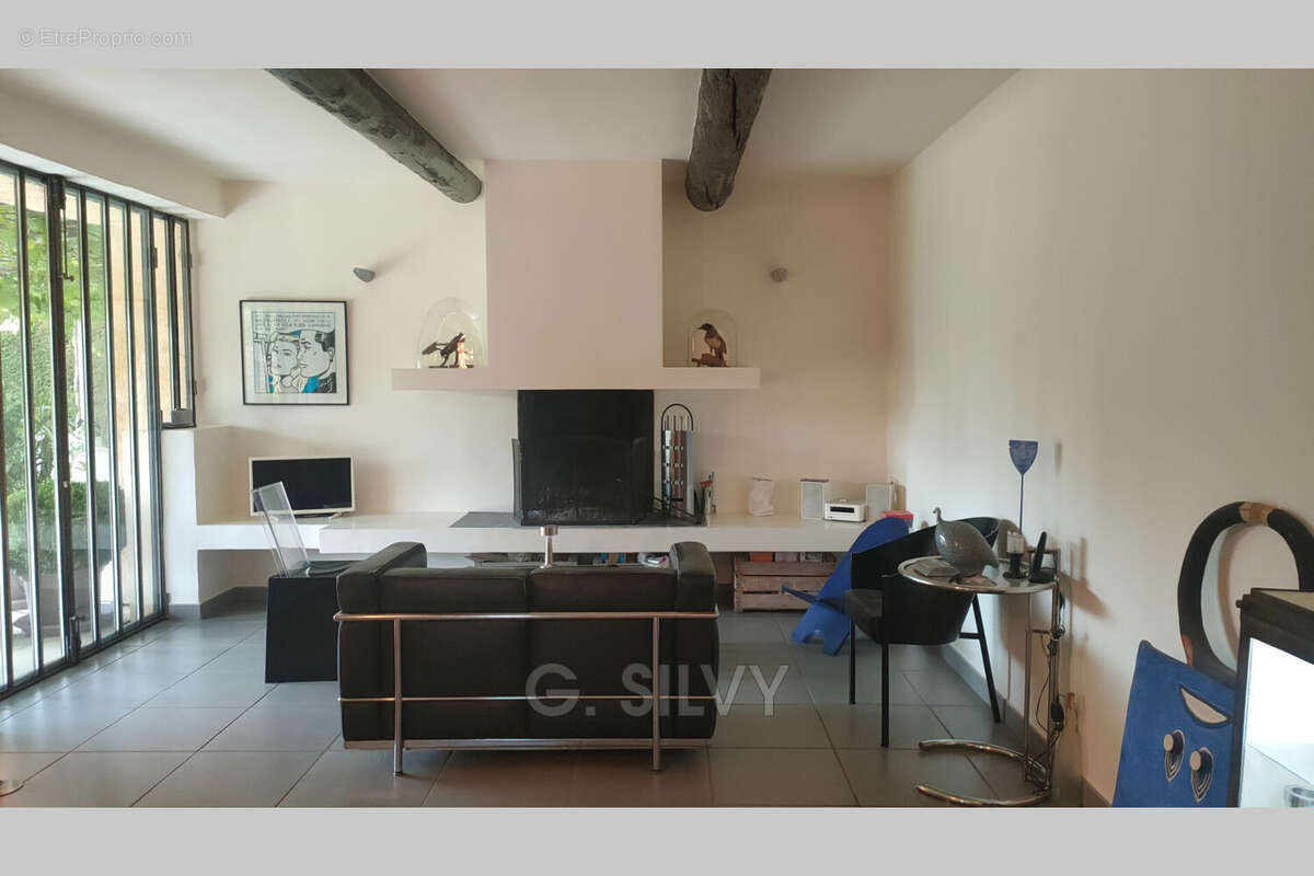 Maison à SUZE-LA-ROUSSE