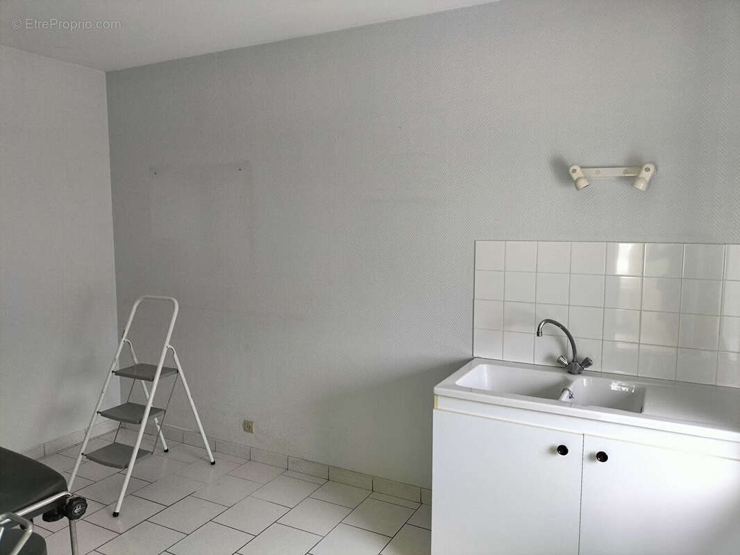 Commerce à TONNAY-CHARENTE