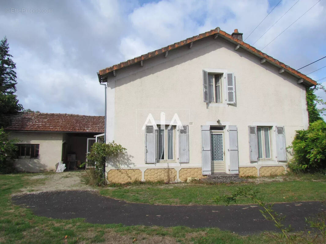 Maison à LIMALONGES