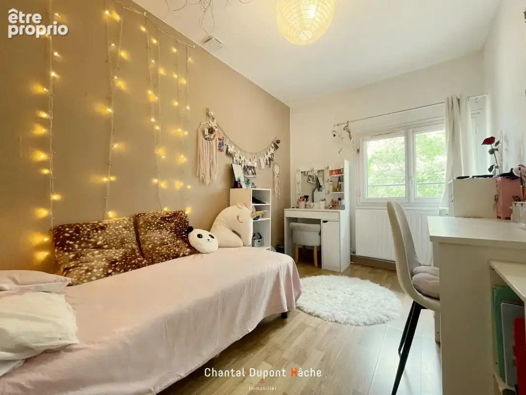 LUISANT - Maison années 50 avec 2 chambres, garage et terrasse ! - photo 12