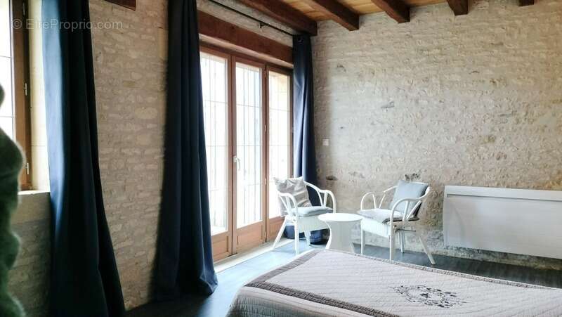 Maison à LA CHAPELLE-AUBAREIL