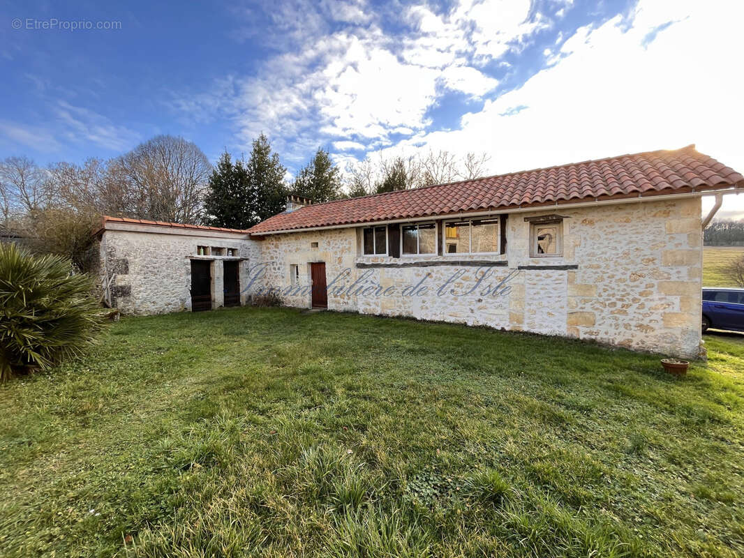 Maison à LEGUILLAC-DE-CERCLES