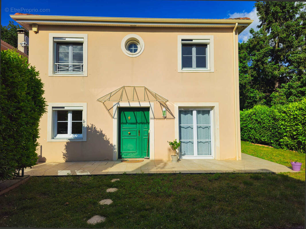Maison à MEYZIEU
