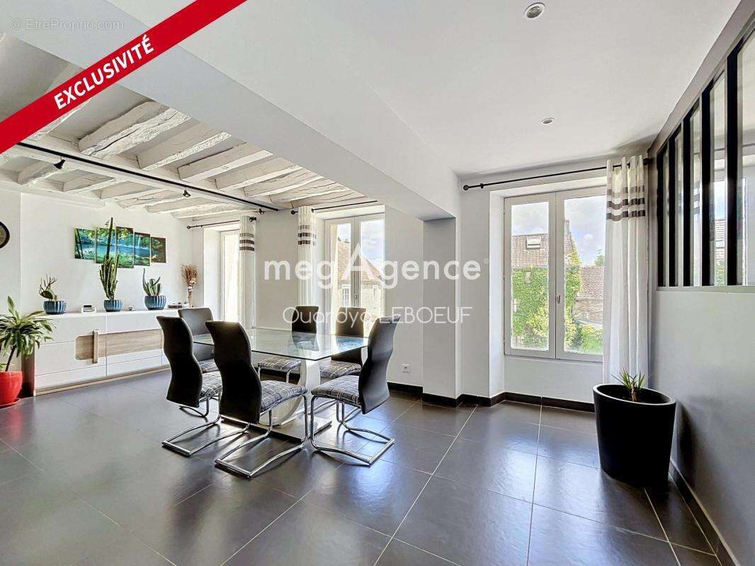 Maison en pierre rénovée, 3 chambres, garage et cour privative - photo 2