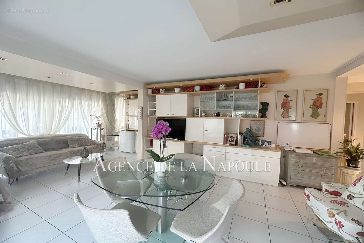 Appartement à MANDELIEU-LA-NAPOULE