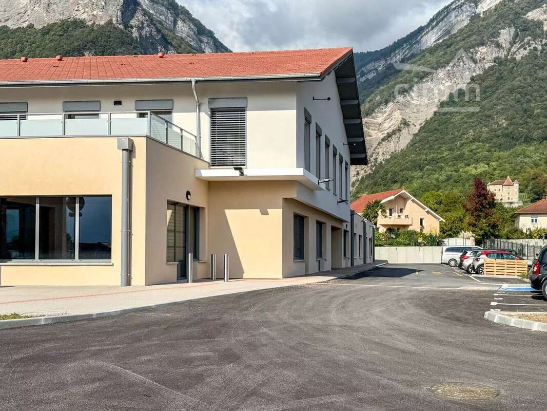 Commerce à LA TERRASSE