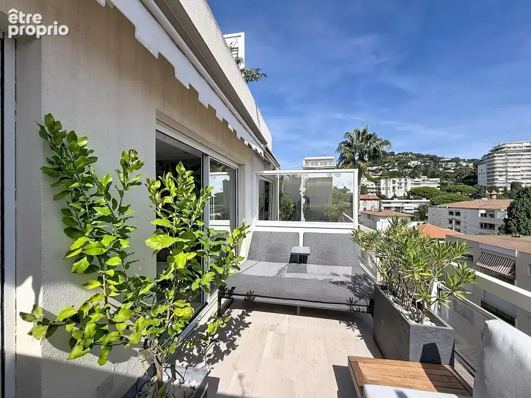 CANNES Basse Californie - Studio rénové 27m2 - Terrasse 12m2 - Etage élevé - photo 4
