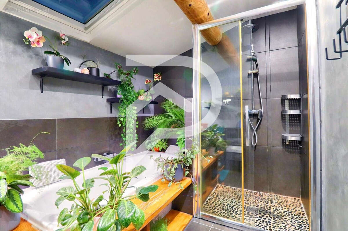 Maison à VINON-SUR-VERDON