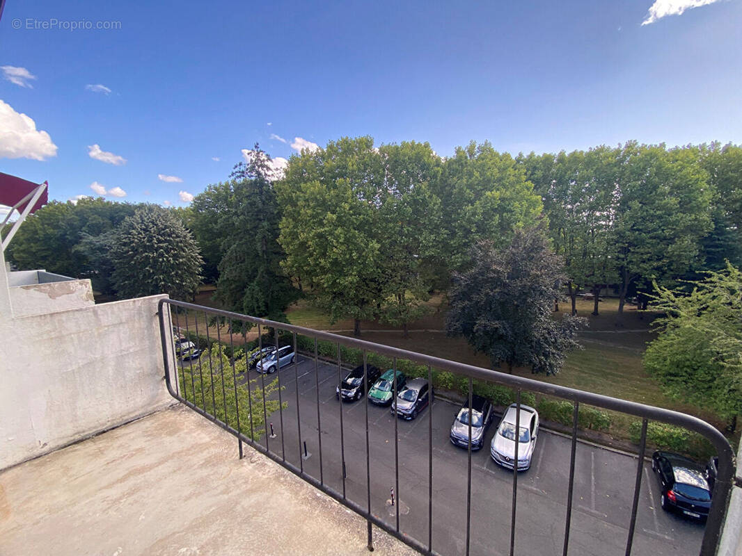 Appartement à SAINTE-GENEVIEVE-DES-BOIS