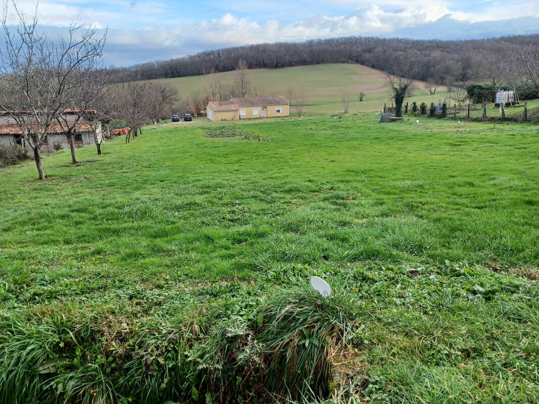 Terrain à TECOU