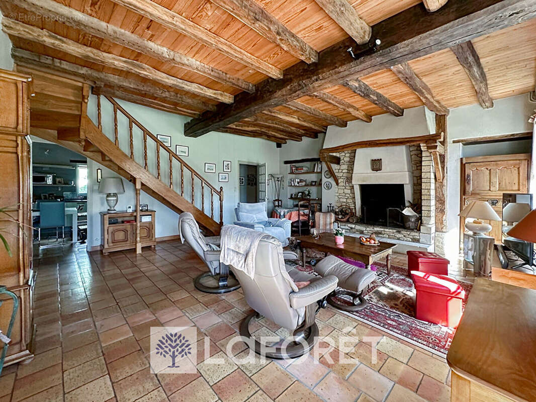 Maison à SAINT-GENIS-DE-SAINTONGE