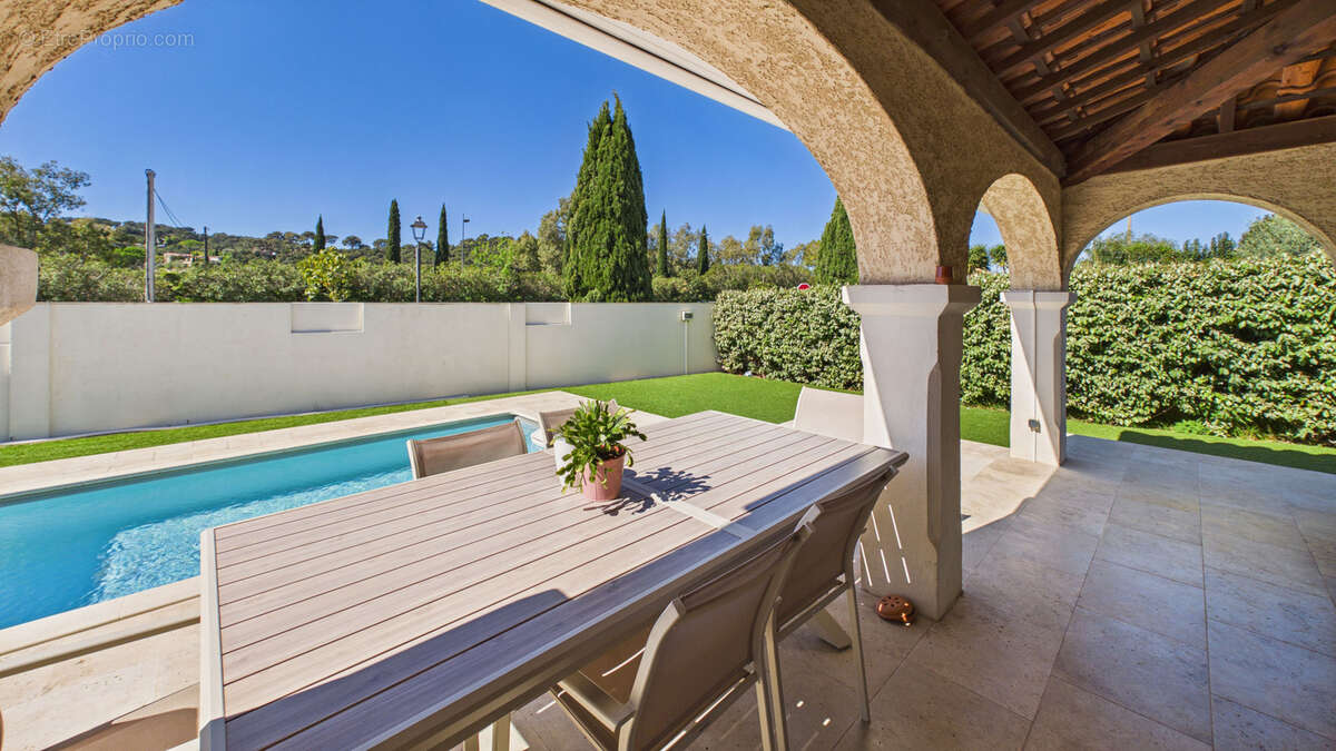 Maison à CARQUEIRANNE