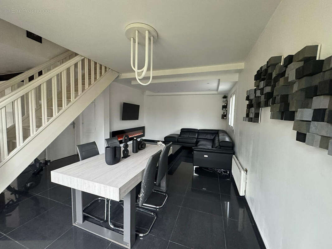 Maison à VIRY-CHATILLON