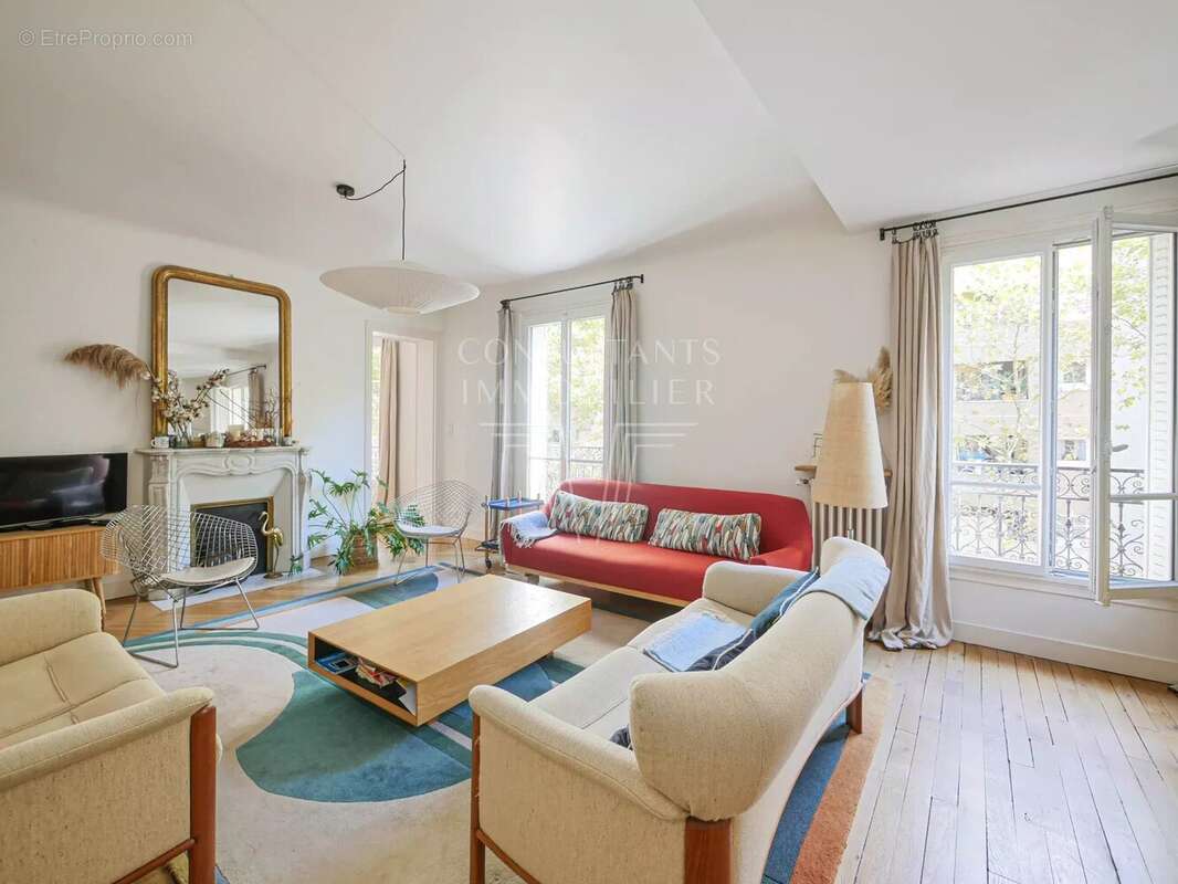 Appartement à PARIS-16E