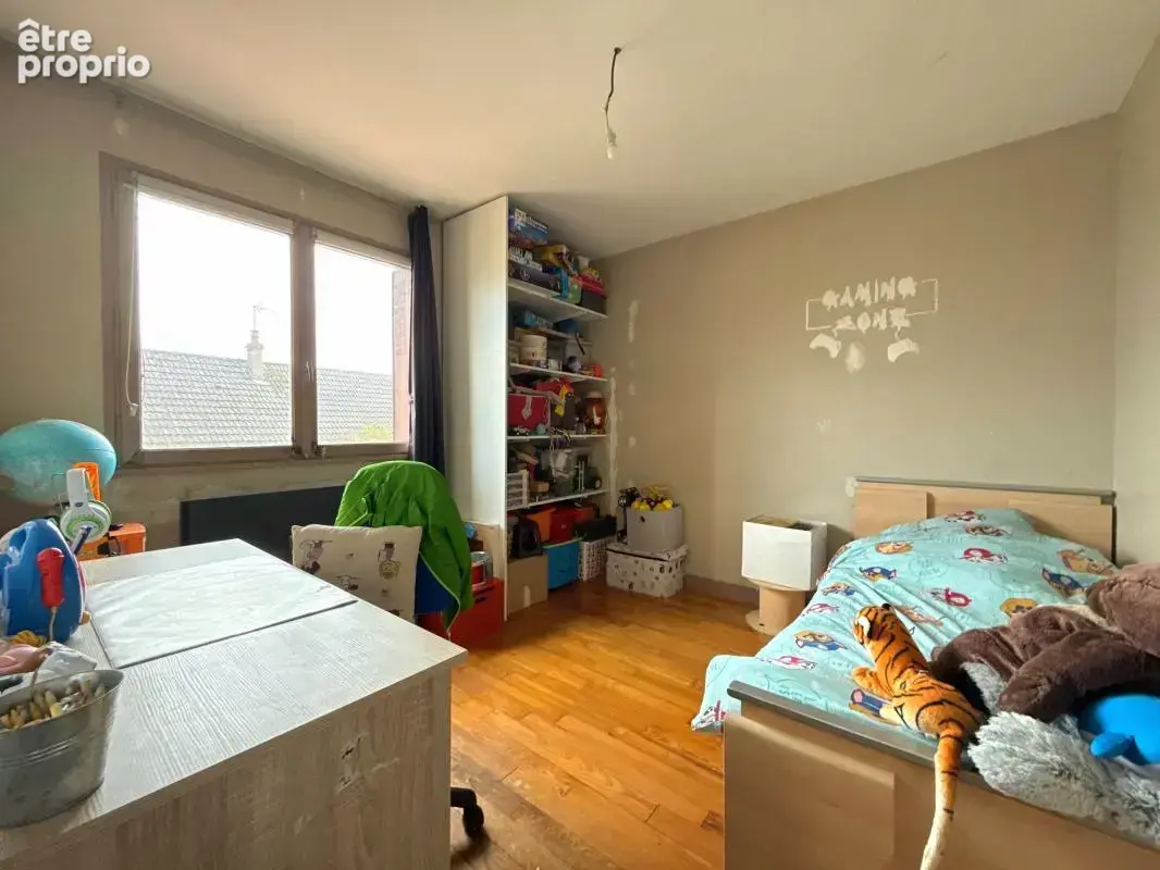 Maison à rénover avec 3 chambres, terrasse, jardin et sous-sol complet - photo 9