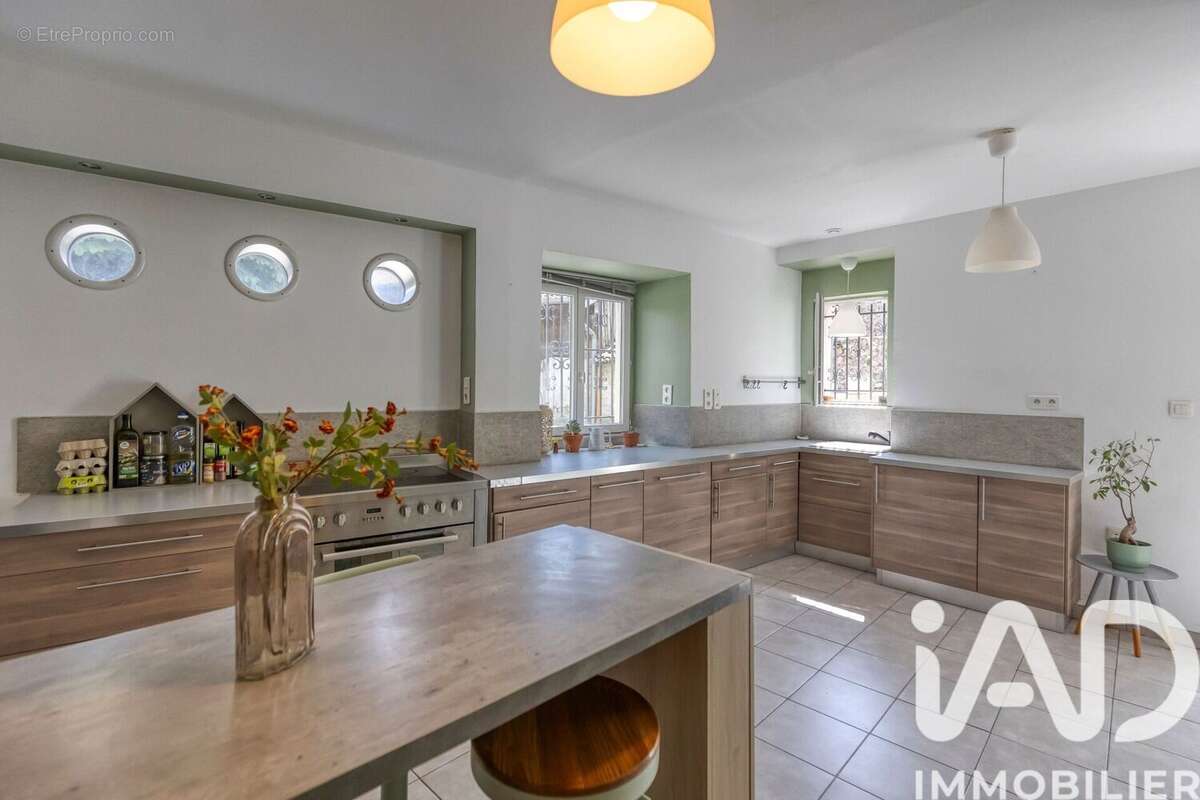 Maison 130 m² à Crolles  - photo 2
