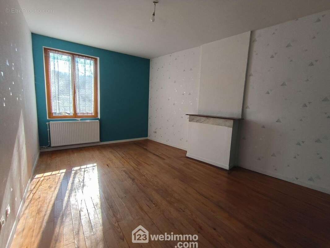 Une deuxième chambre de 17 m² - Maison à PRESLES-ET-BOVES