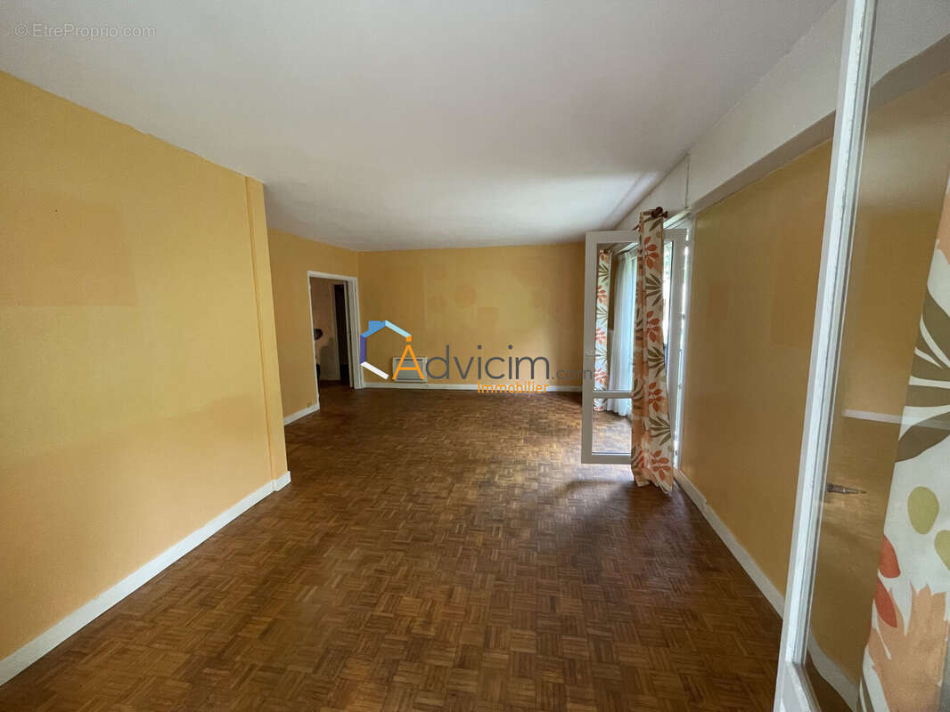 pièce à vivre - Appartement à OLIVET
