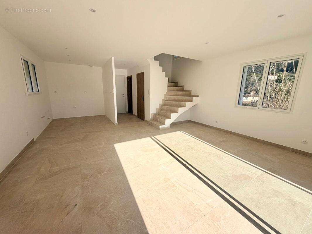 Maison à TOURRETTE-LEVENS