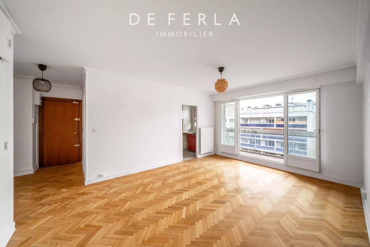 Appartement à PARIS-15E