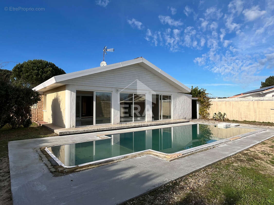Maison à LALUQUE
