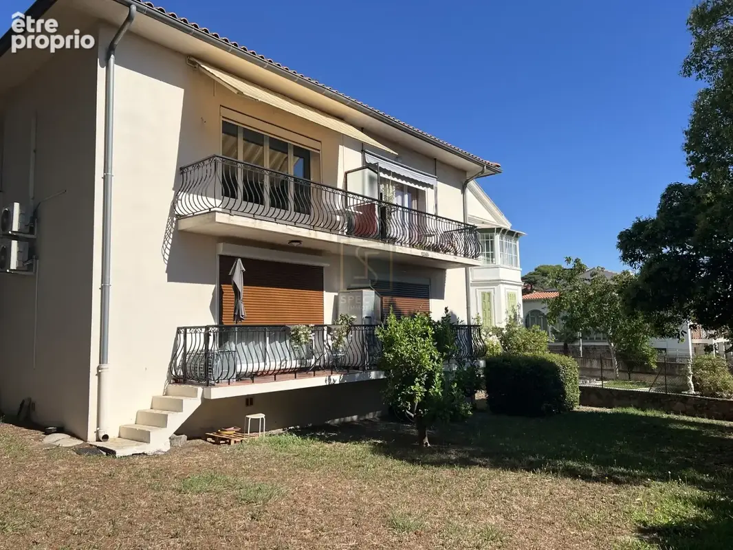 Appartement t3 centre frejus -parking double - photo 8