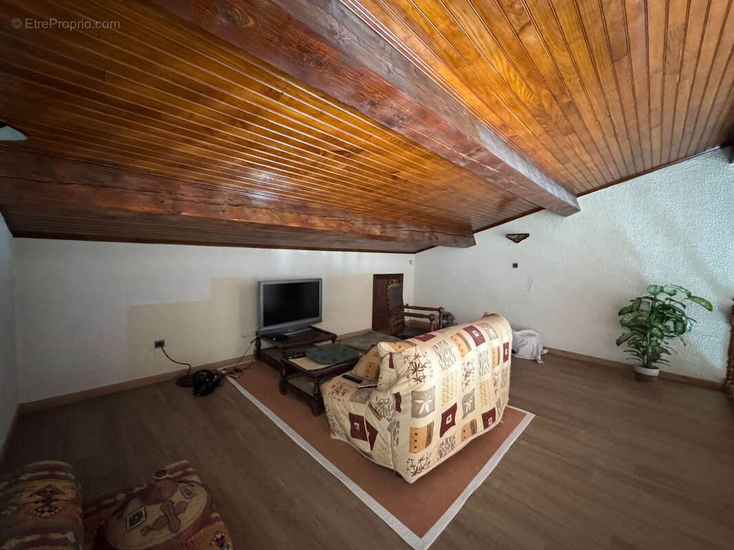 Maison à LAUDUN-L'ARDOISE