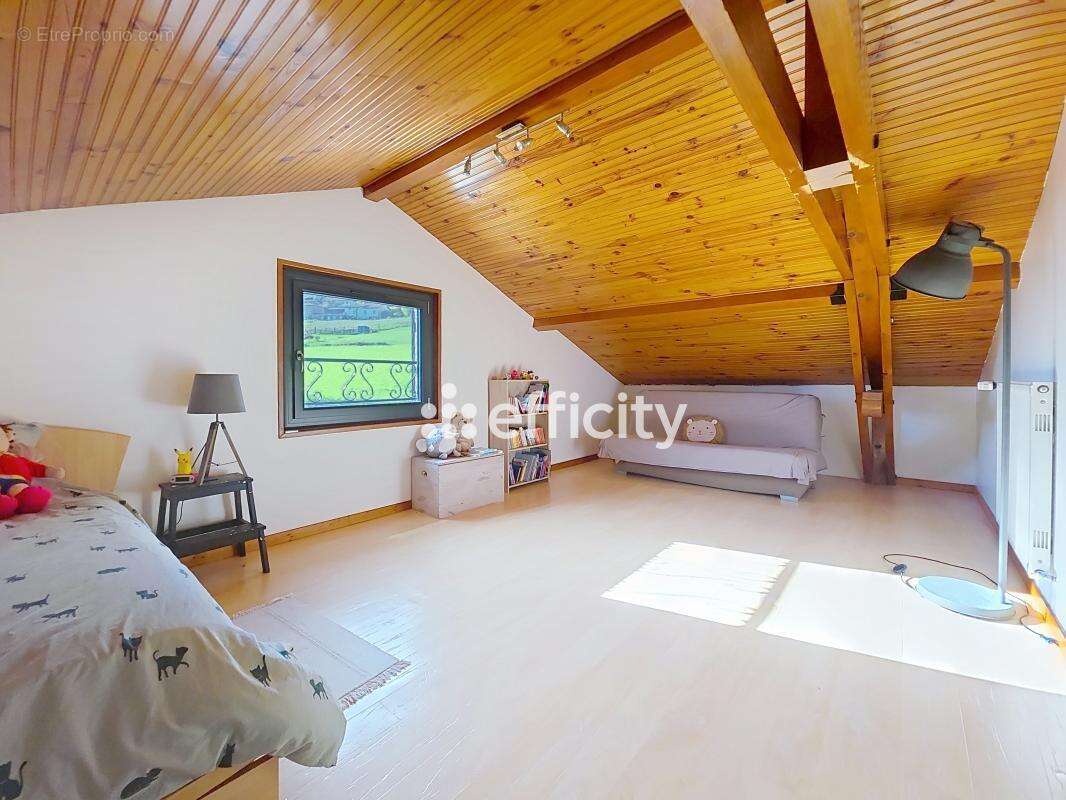 Maison à SAINT-ROMAIN-EN-JAREZ