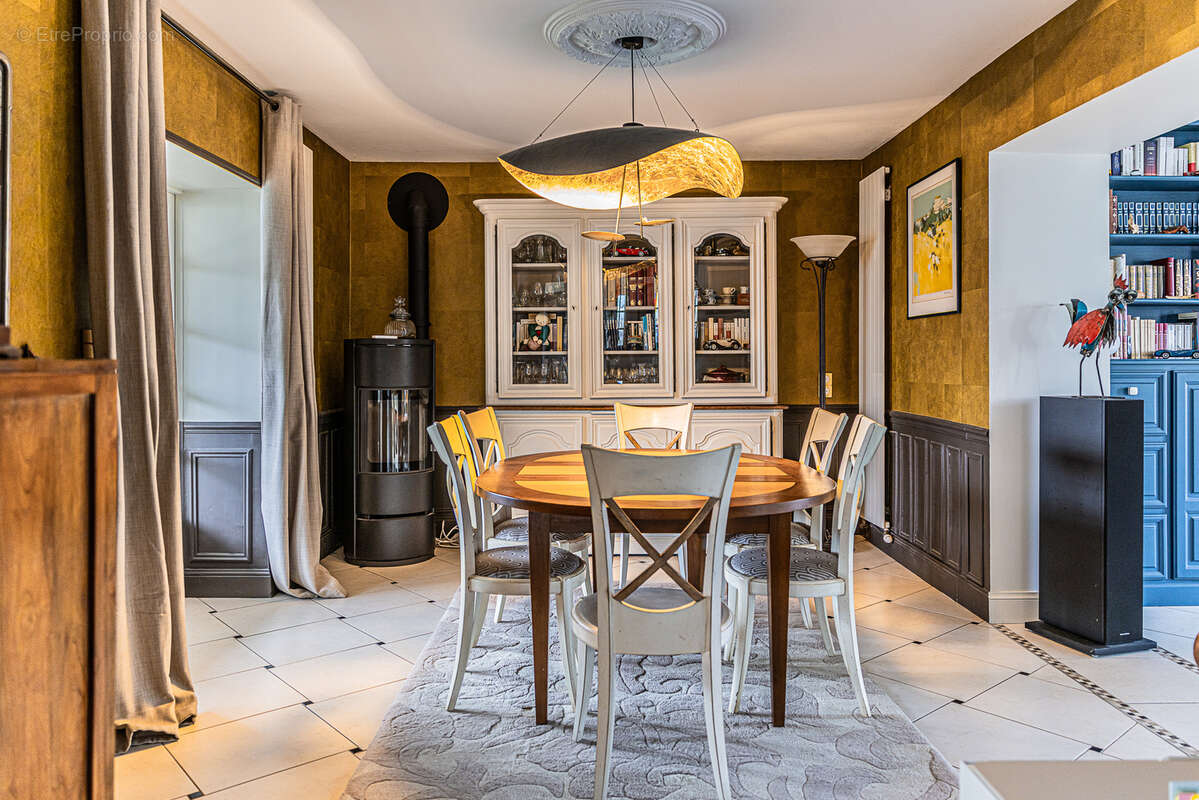 Maison à SAINT-PRYVE-SAINT-MESMIN