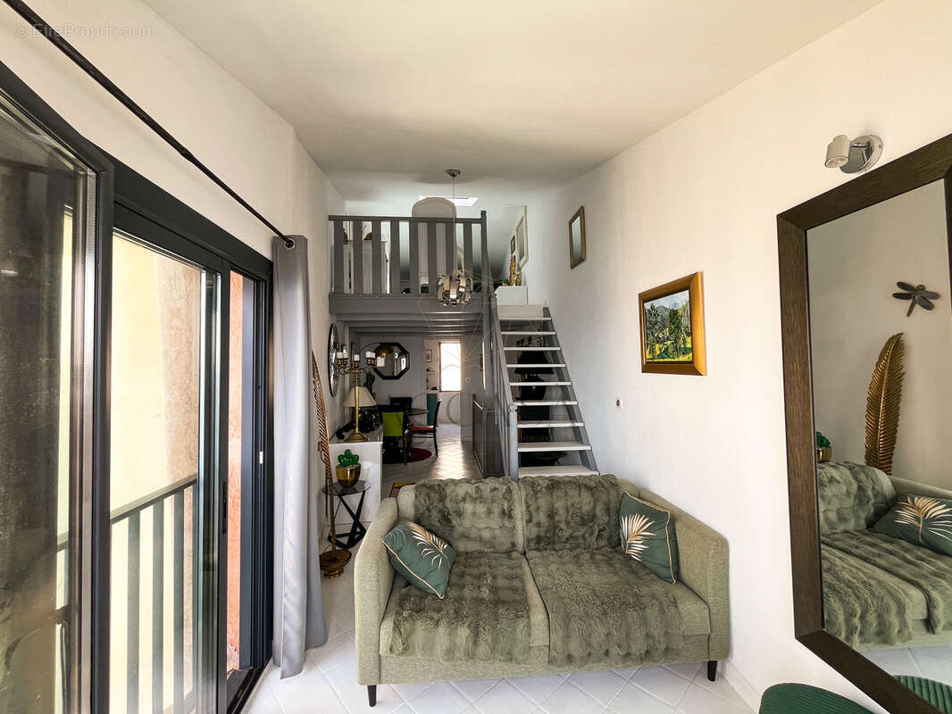 Appartement de caractère avec vue imprenable sur la mer et les falaises de Bonifacio - photo 8