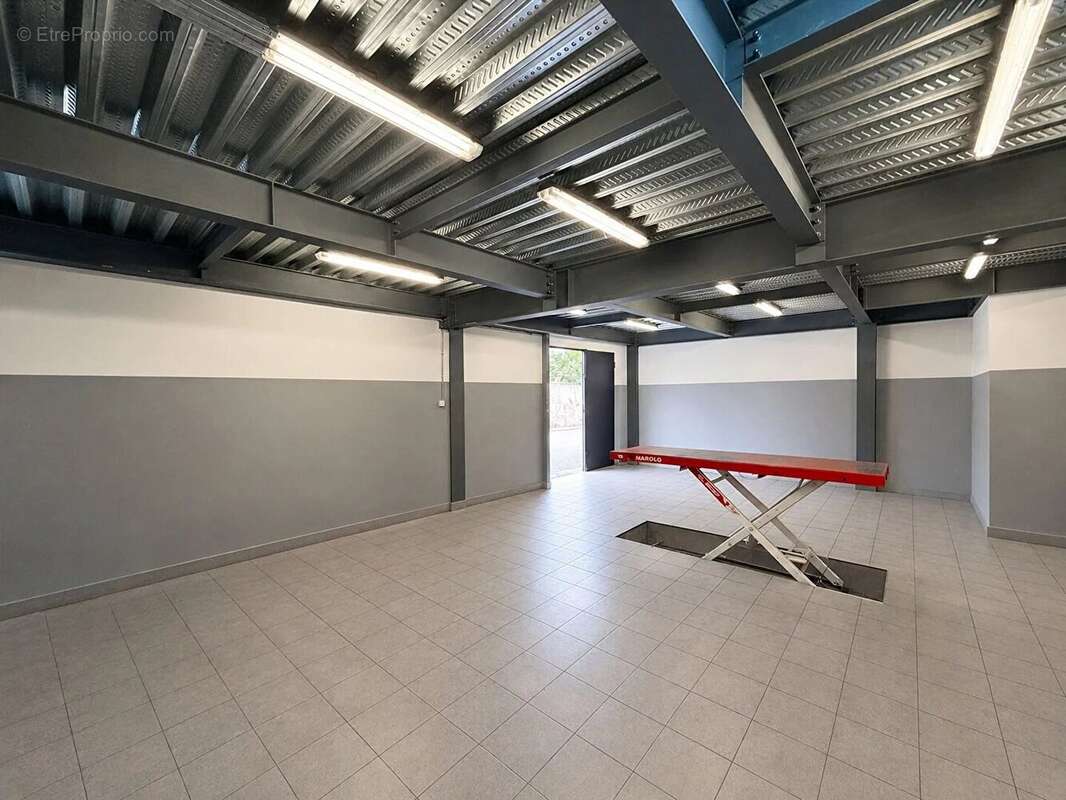 ASNIERERS 5 minutes gare local commercial de 377 m²loi CARREZ, 406 m² surface utile - photo 4