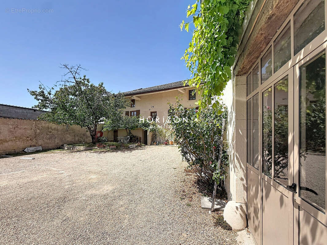 Maison 355 m² à Lancie  - photo 3