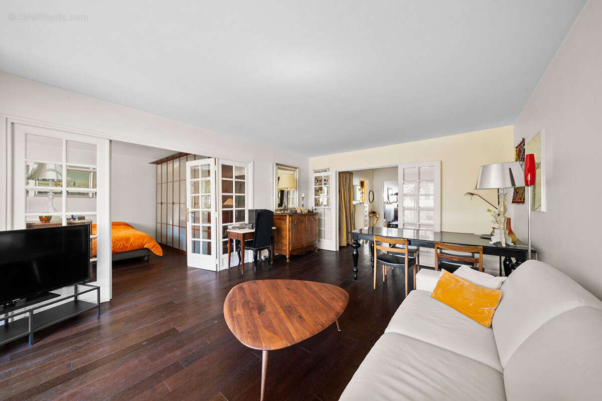 Appartement à PARIS-14E