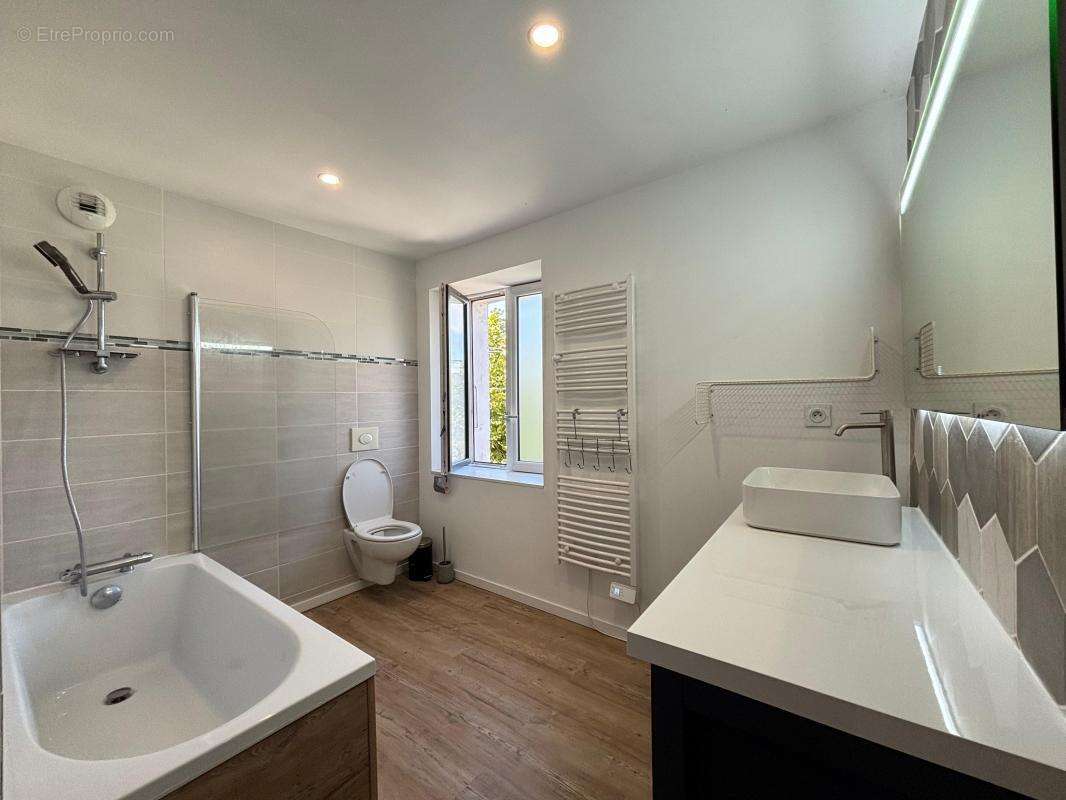 Maison à SAINT-LAURENT-DU-PONT