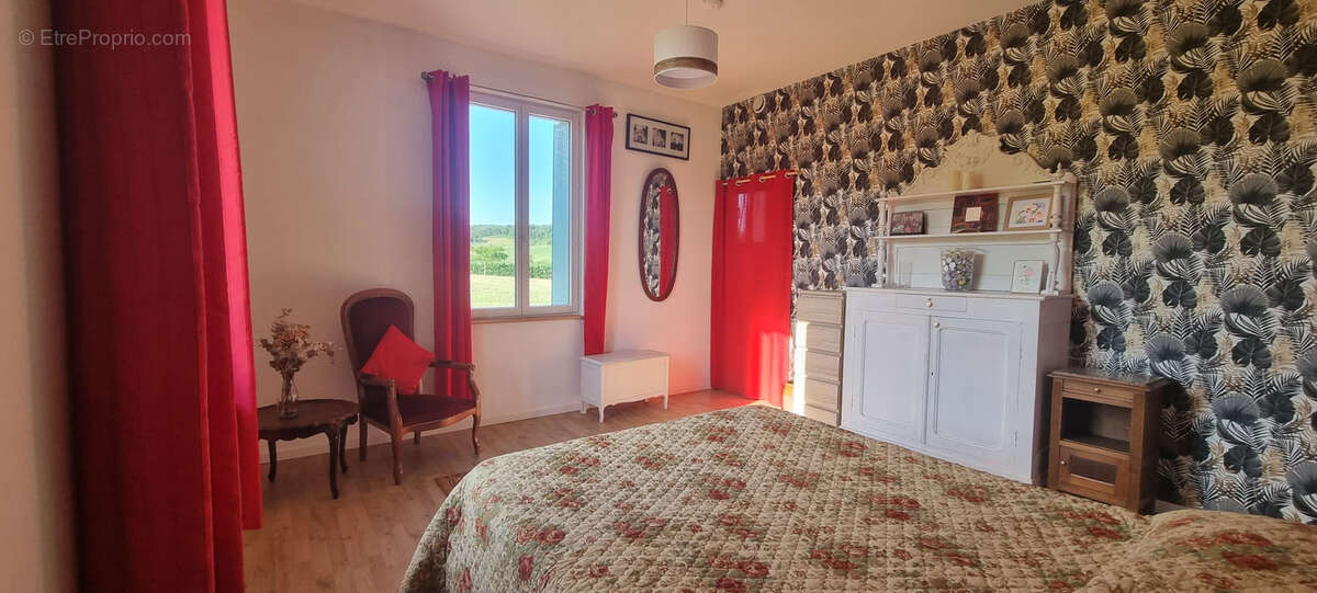 Maison à CASTELNAU-MONTRATIER