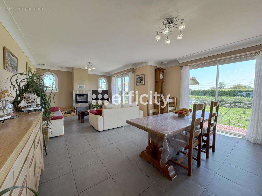 Maison 190 m² à Lembeye  - photo 5