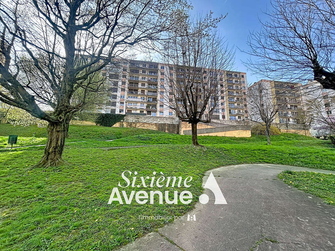 Appartement à BRON