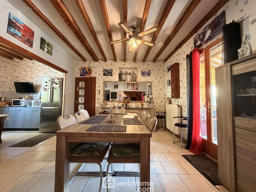 La salle à manger pour y recevoir vos convives