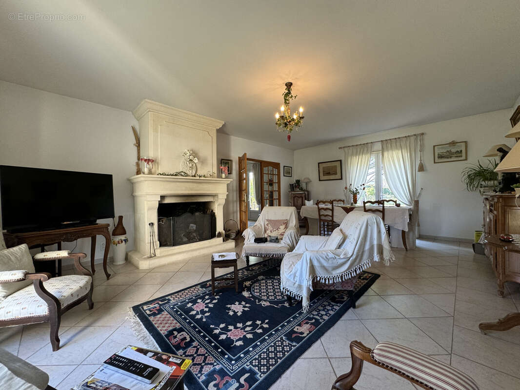 Maison à BARBEZIEUX-SAINT-HILAIRE