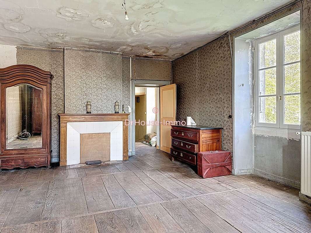 Maison à MANZAC-SUR-VERN