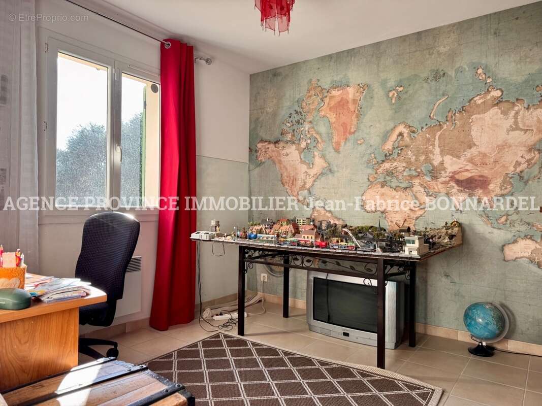 Maison à SAINTE-CECILE-LES-VIGNES