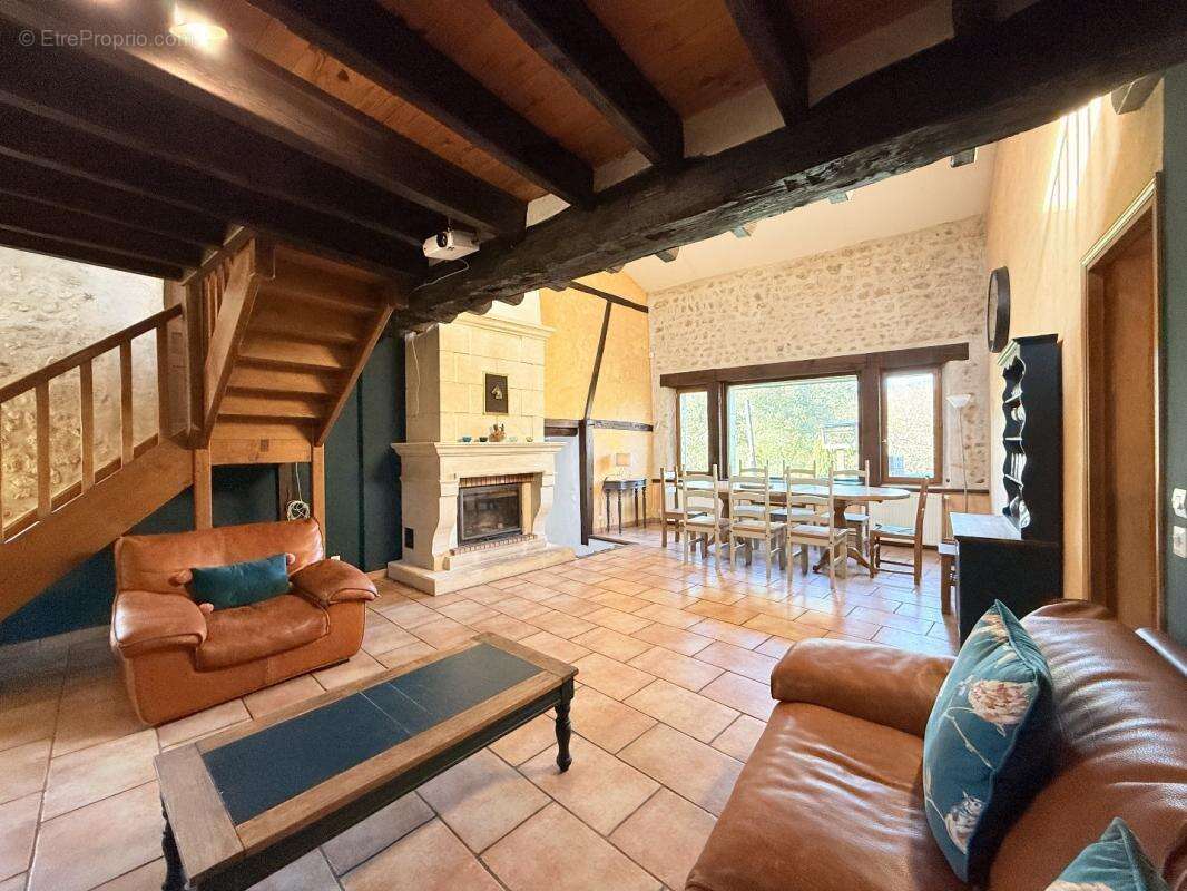 Maison à AUBETERRE-SUR-DRONNE