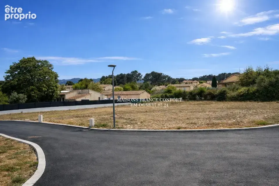 Terrain à GREASQUE