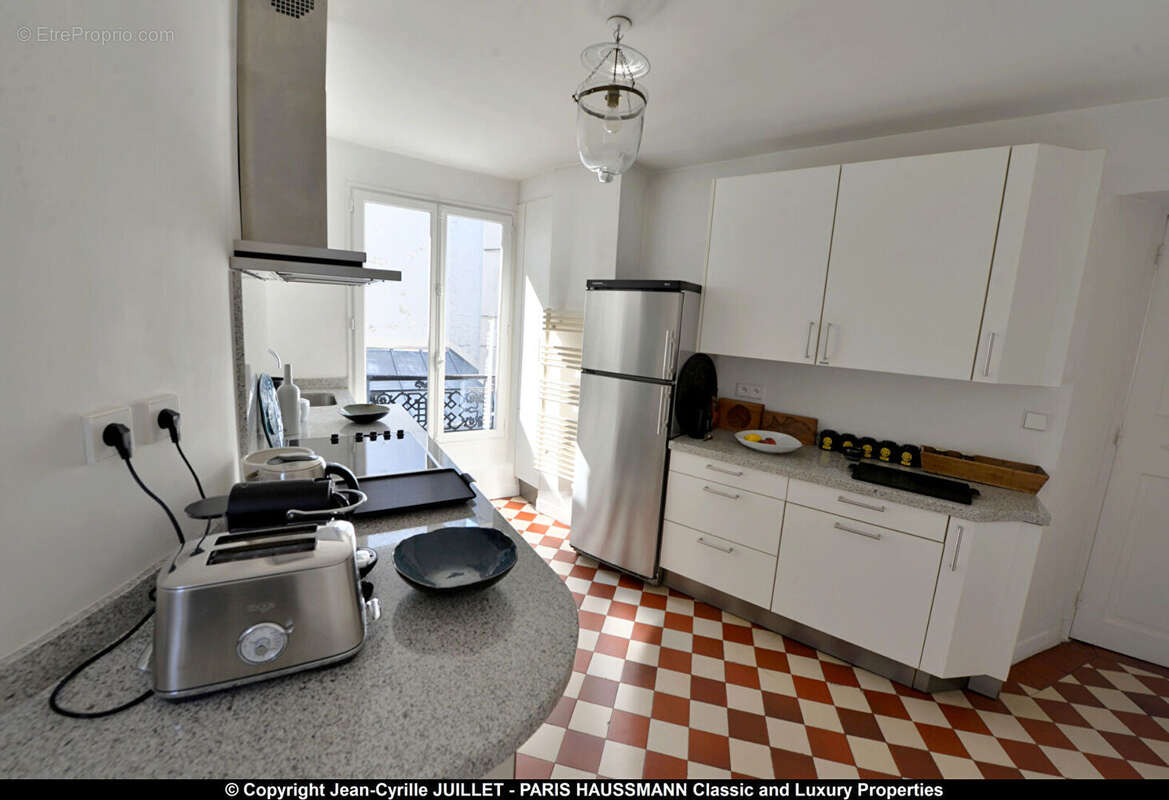 Appartement à PARIS-8E