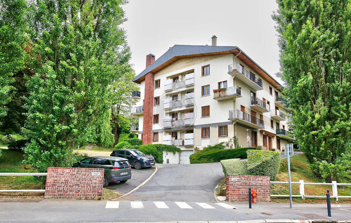 Appartement à MAREIL-MARLY