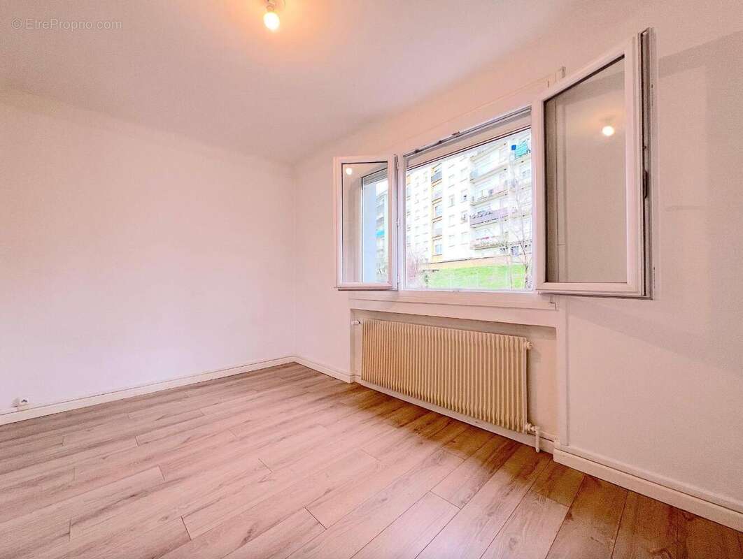   - Appartement à DECINES-CHARPIEU